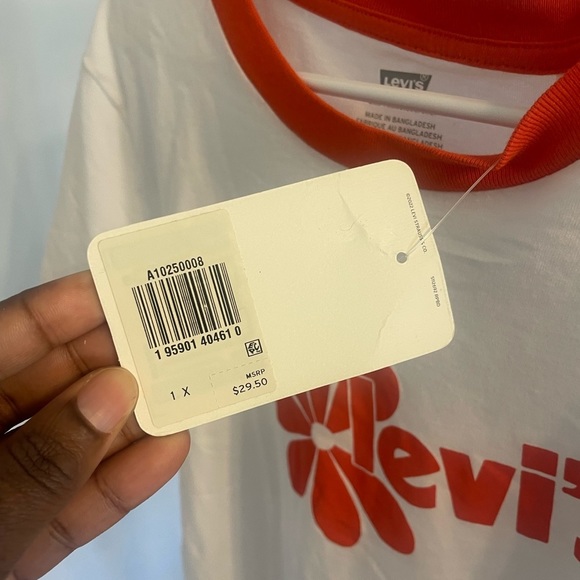 Levi’s Plus Size Cropped Jordie Flower Logo Tee - Picture 6 of 6